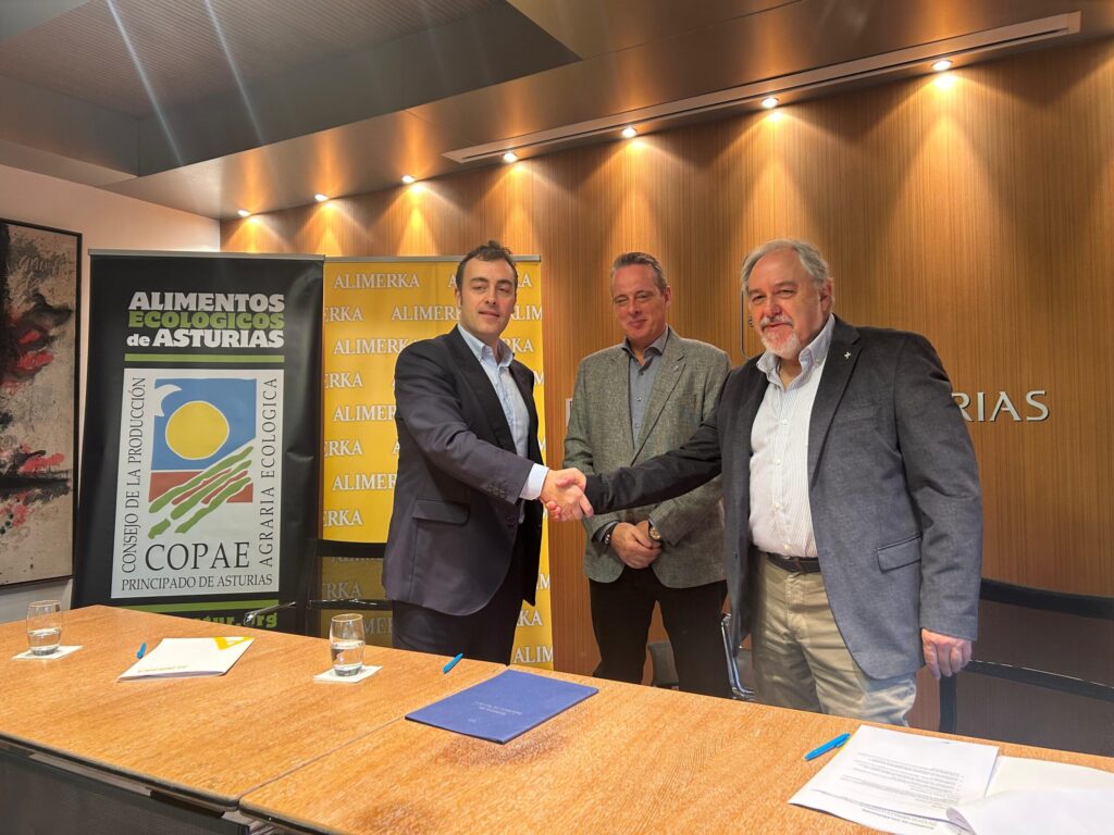 PIE DE FOTO: Izda. a dcha.: Alejandro Fernández González