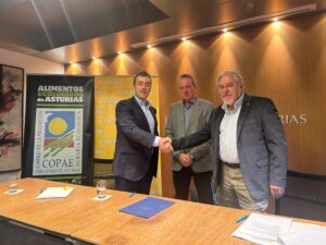 PIE DE FOTO: Izda. a dcha.: Alejandro Fernández González